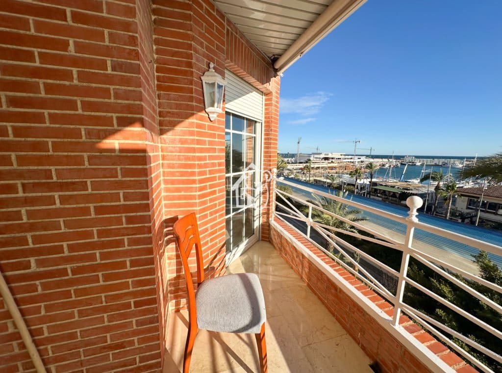 3 bedroom Beach Apartment for rent in Torrevieja - € 1,400 (Ref: 9594449)