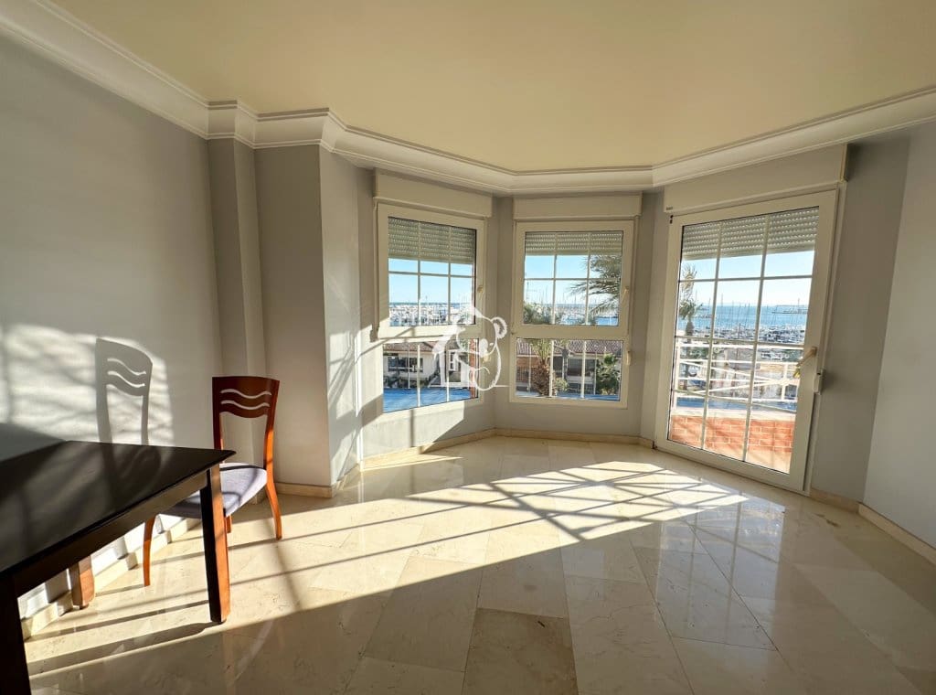 3 bedroom Beach Apartment for rent in Torrevieja - € 1,400 (Ref: 9594449)