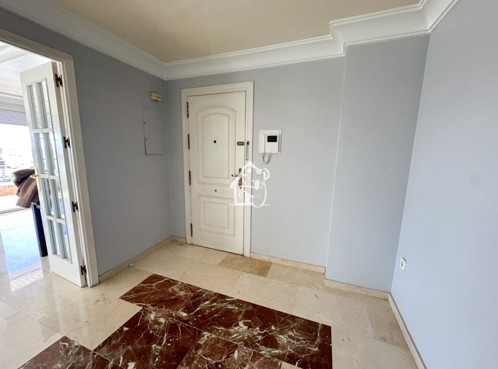 3 bedroom Beach Apartment for rent in Torrevieja - € 1,400 (Ref: 9594449)