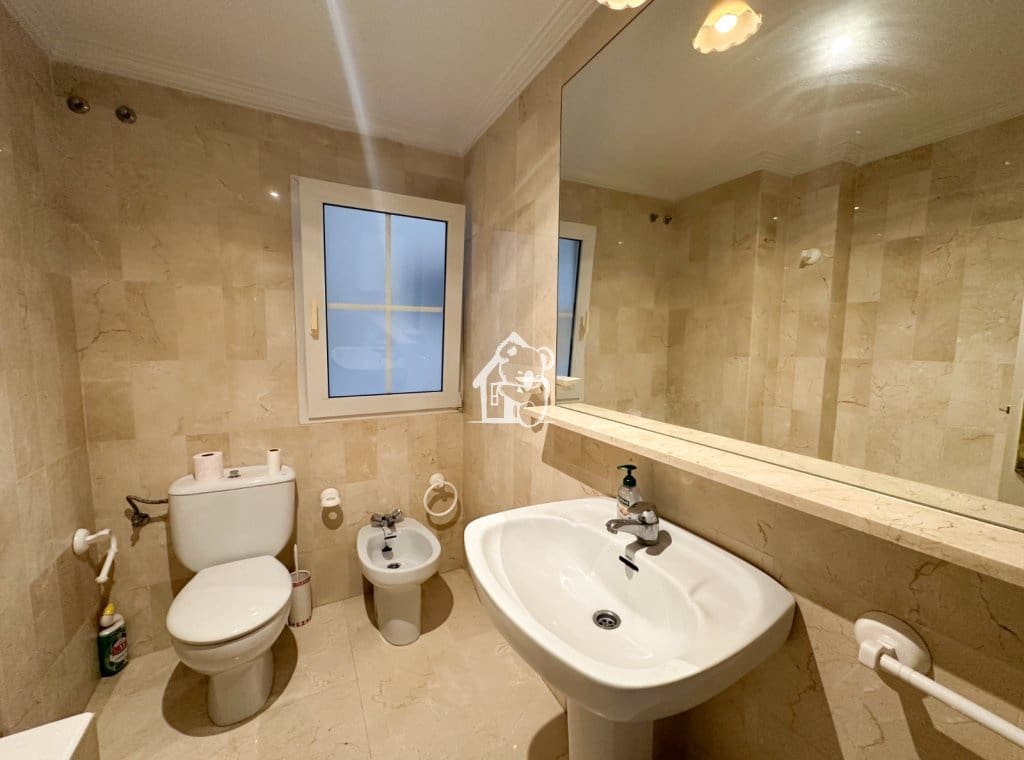 3 bedroom Beach Apartment for rent in Torrevieja - € 1,400 (Ref: 9594449)