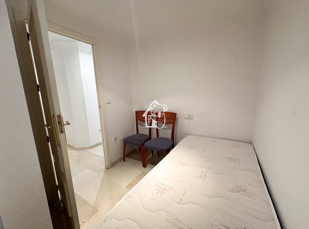 3 bedroom Beach Apartment for rent in Torrevieja - € 1,400 (Ref: 9594449)