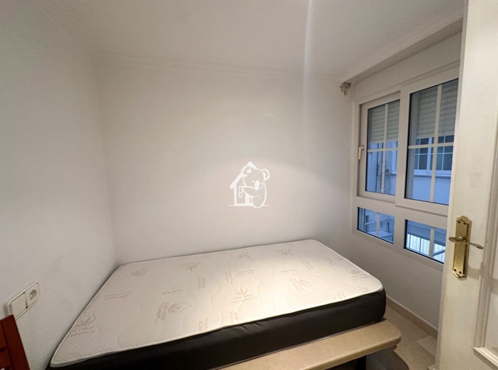 3 bedroom Beach Apartment for rent in Torrevieja - € 1,400 (Ref: 9594449)