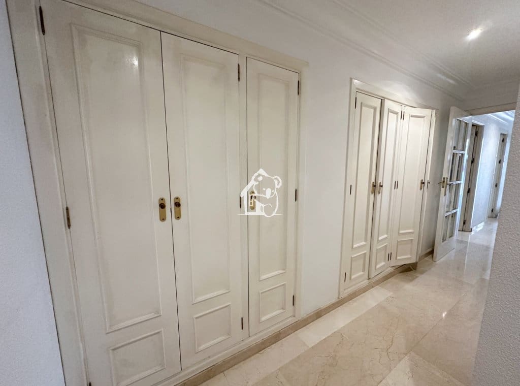 3 bedroom Beach Apartment for rent in Torrevieja - € 1,400 (Ref: 9594449)