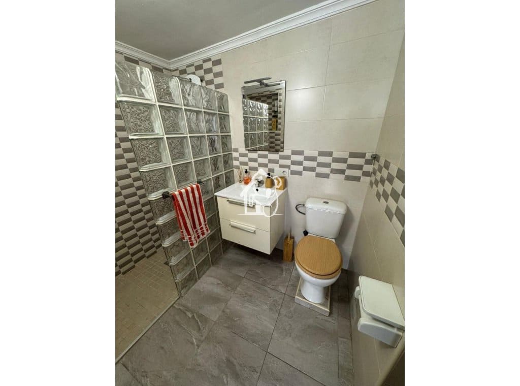 5 bedroom Villa for rent in Torrevieja - € 1,200 (Ref: 9594452)