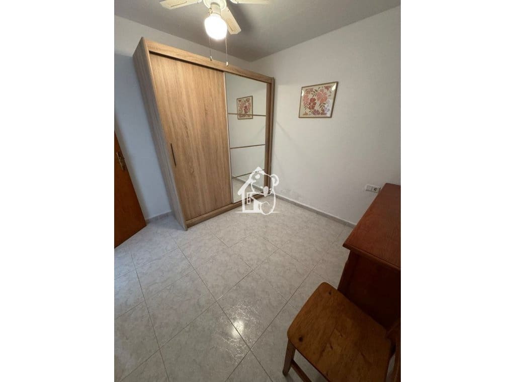 5 bedroom Villa for rent in Torrevieja - € 1,200 (Ref: 9594452)