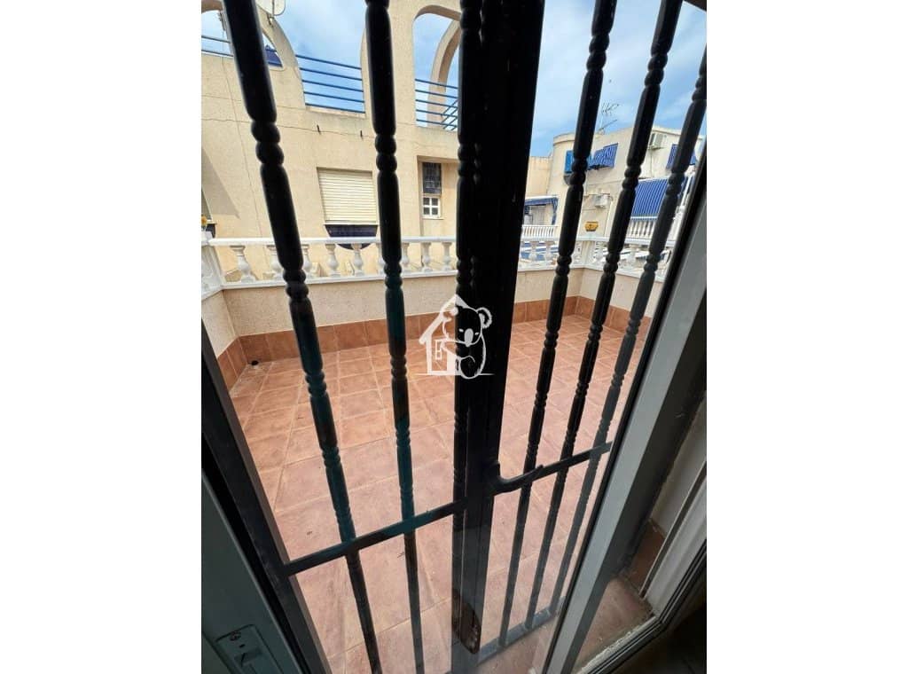 5 bedroom Villa for rent in Torrevieja - € 1,200 (Ref: 9594452)