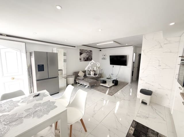 2 chambre Maison de Ville à vendre à El Chaparral - La Siesta - La Torreta, Torrevieja avec piscine - 196 000 € (Ref: 9594453)