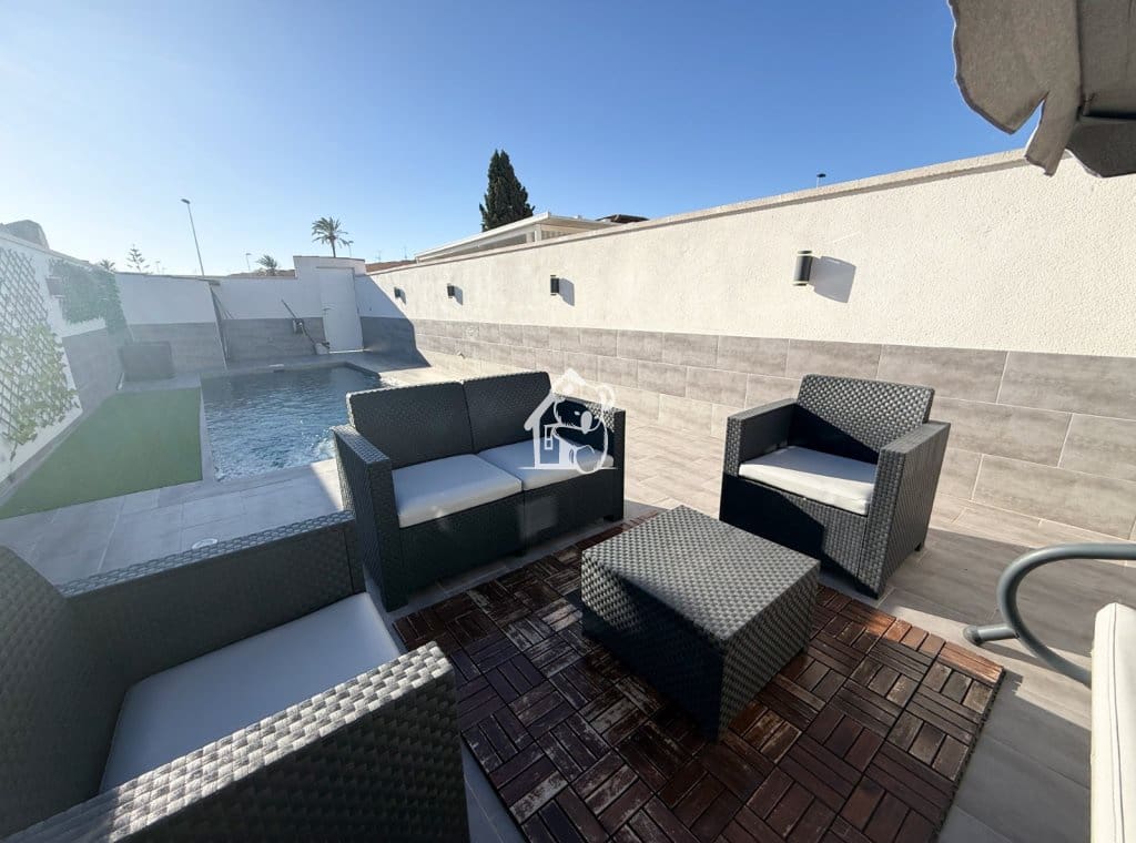 2 chambre Maison de Ville à vendre à Torrevieja avec piscine - 196 000 € (Ref: 9594453)