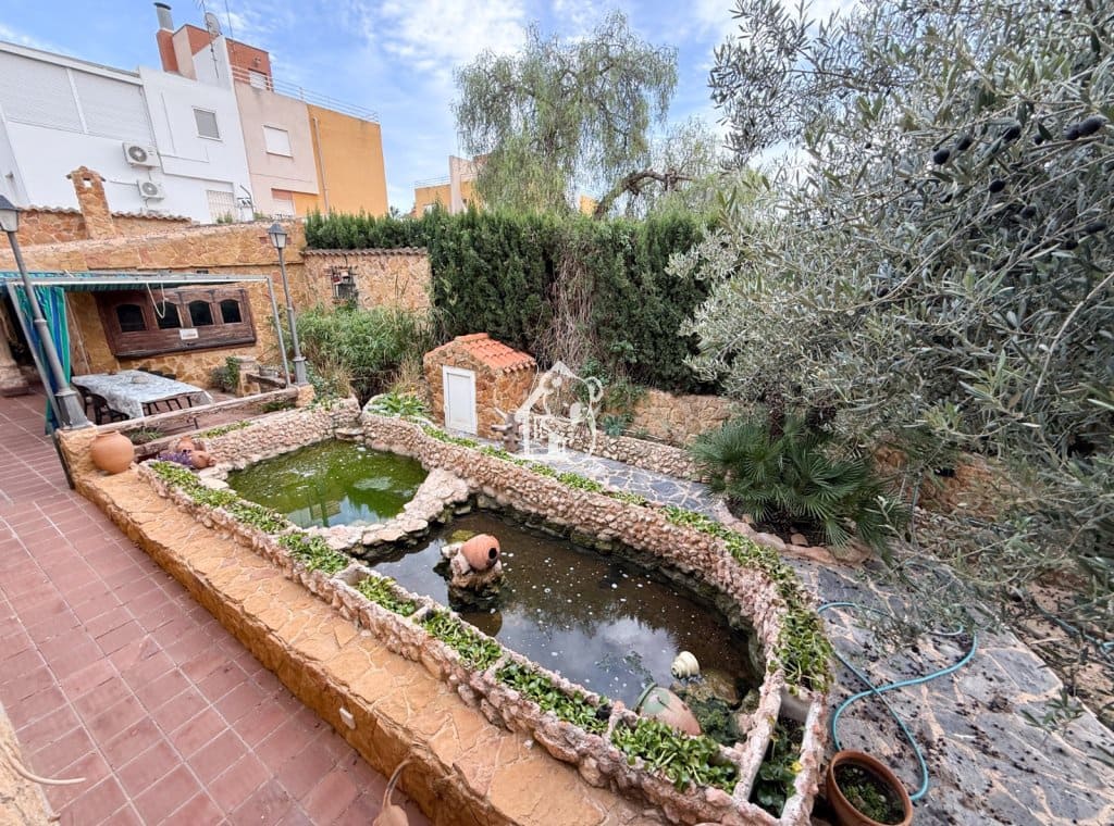 5 sypialnia Willa na sprzedaż w Torrevieja z basenem garażem - 745 000 € (Ref: 9594454)