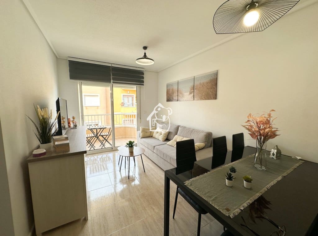 Apartamento de 2 habitaciones en San Miguel de Salinas en alquiler - 650 € (Ref: 9598475)