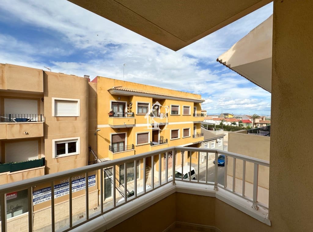 Apartamento de 2 habitaciones en San Miguel de Salinas en alquiler - 650 € (Ref: 9598475)