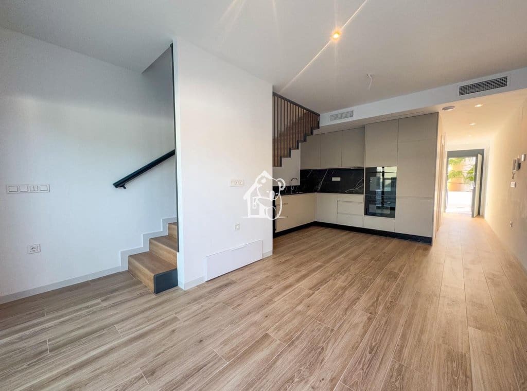 Casa de 3 habitaciones en Cabo Roig en venta con piscina - 300.000 € (Ref: 9614552)