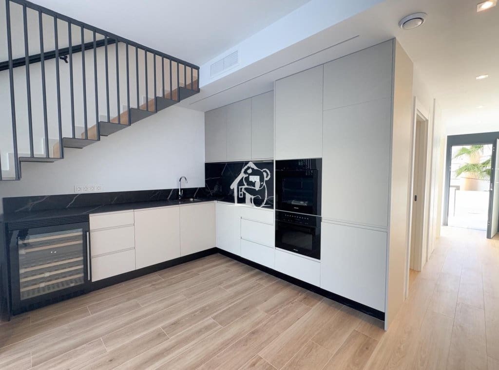 Casa de 3 habitaciones en Cabo Roig en venta con piscina - 300.000 € (Ref: 9614552)