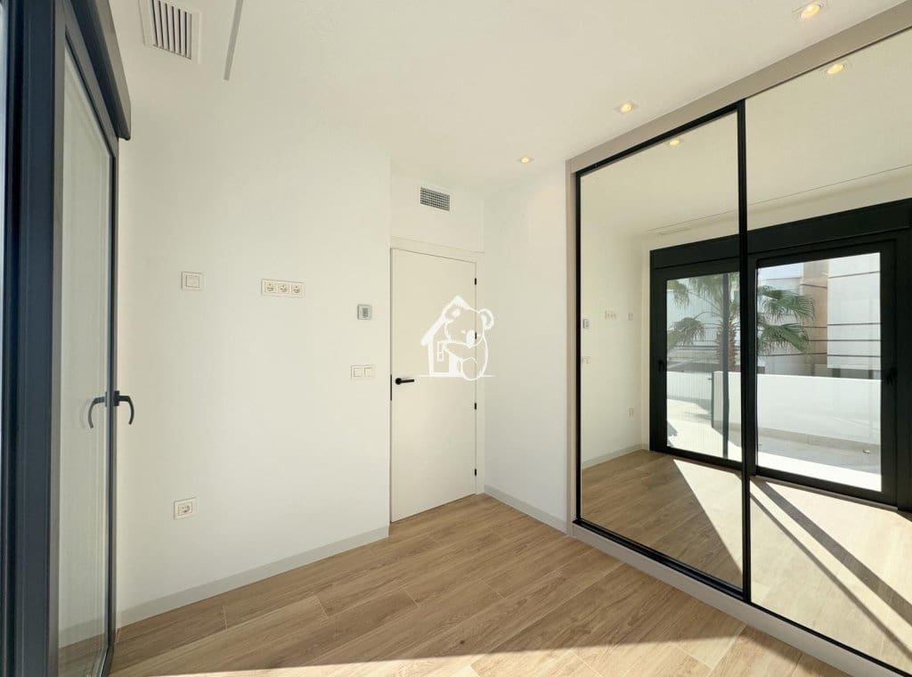 Casa de 3 habitaciones en Cabo Roig en venta con piscina - 300.000 € (Ref: 9614552)