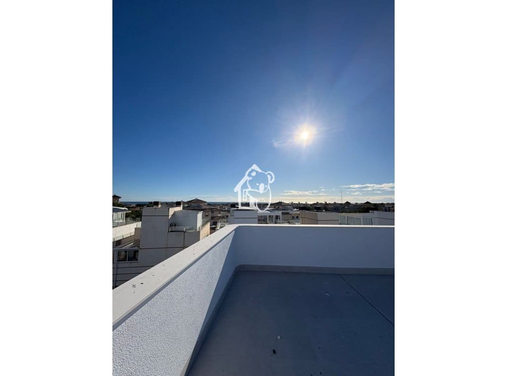 Casa de 3 habitaciones en Cabo Roig en venta con piscina - 300.000 € (Ref: 9614552)