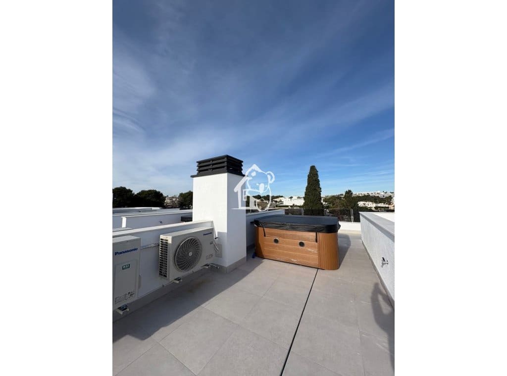 Casa de 3 habitaciones en Cabo Roig en venta con piscina - 300.000 € (Ref: 9614552)