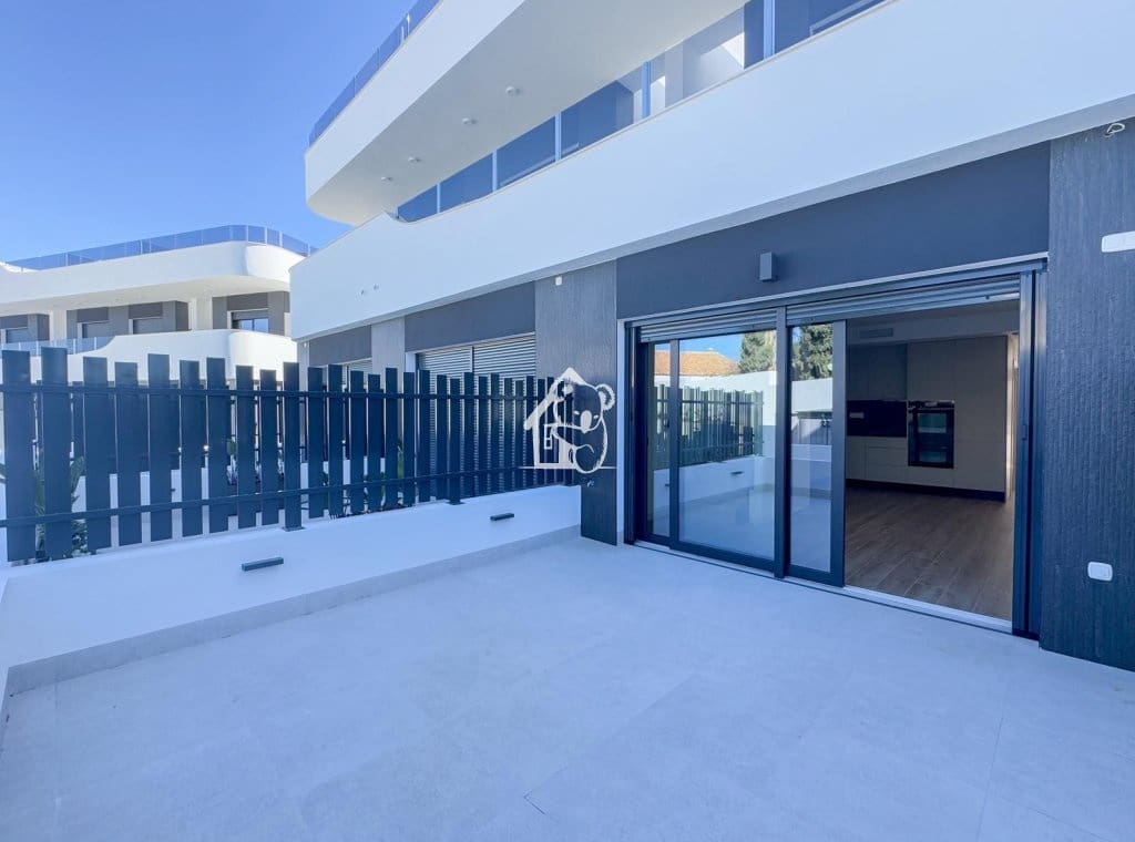 Casa de 3 habitaciones en Cabo Roig en venta con piscina - 300.000 € (Ref: 9614552)