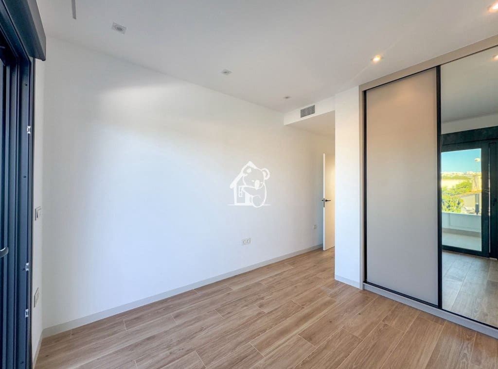 Casa de 3 habitaciones en Cabo Roig en venta con piscina - 300.000 € (Ref: 9614552)