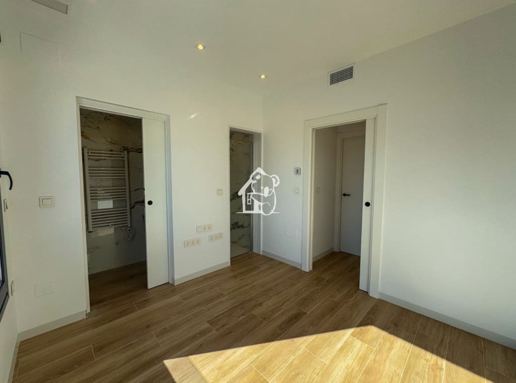 Casa de 3 habitaciones en Cabo Roig en venta con piscina - 300.000 € (Ref: 9614552)