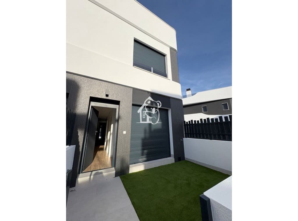 Casa de 3 habitaciones en Cabo Roig en venta con piscina - 300.000 € (Ref: 9614552)