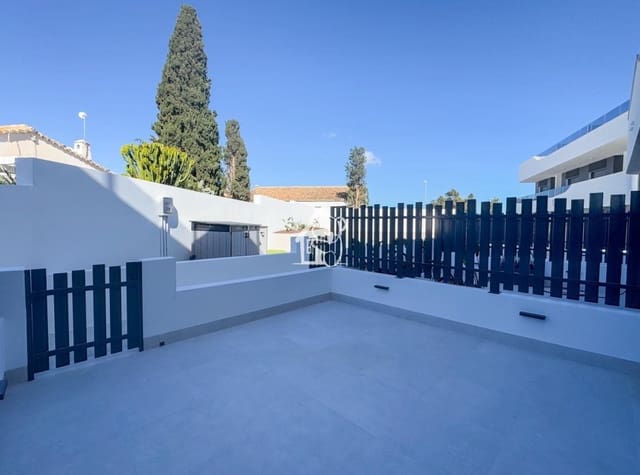 Casa de 3 habitaciones en Cabo Roig, Orihuela en venta con piscina - 300.000 € (Ref: 9614552)
