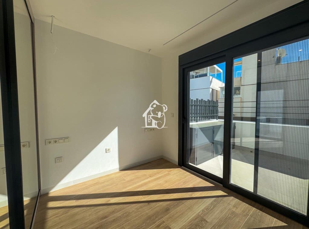 Casa de 3 habitaciones en Cabo Roig en venta con piscina - 300.000 € (Ref: 9614552)