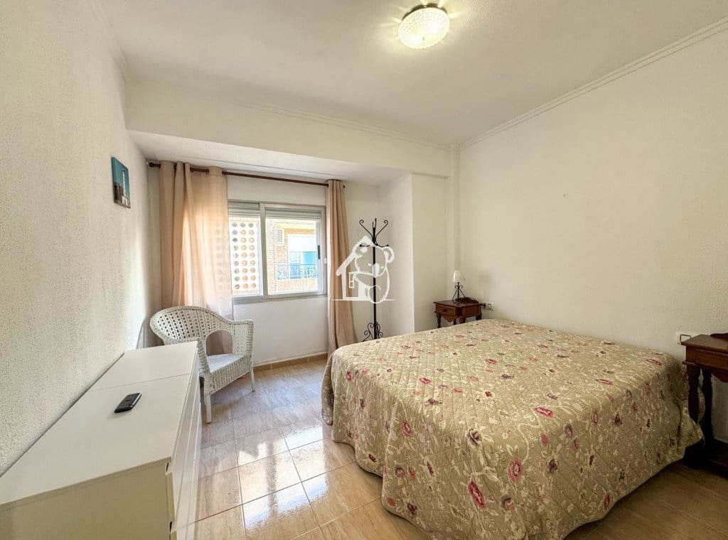 Apartamento Playa de 2 habitaciones en Torrevieja en alquiler - 700 € (Ref: 9618819)