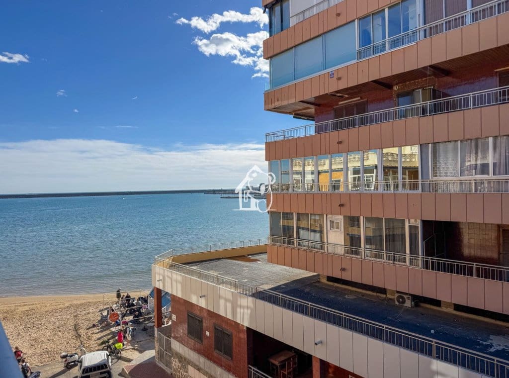Apartamento Playa de 2 habitaciones en Torrevieja en alquiler - 700 € (Ref: 9618819)