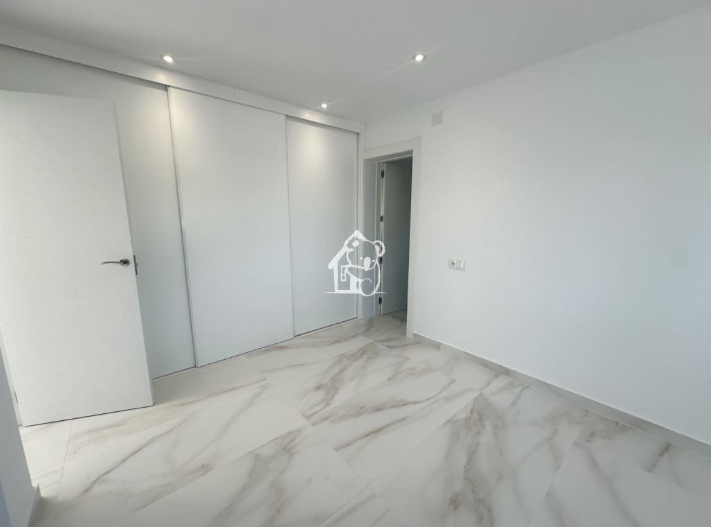 6 quarto Moradia para venda em Torrevieja com piscina garagem - 665 000 € (Ref: 9627027)