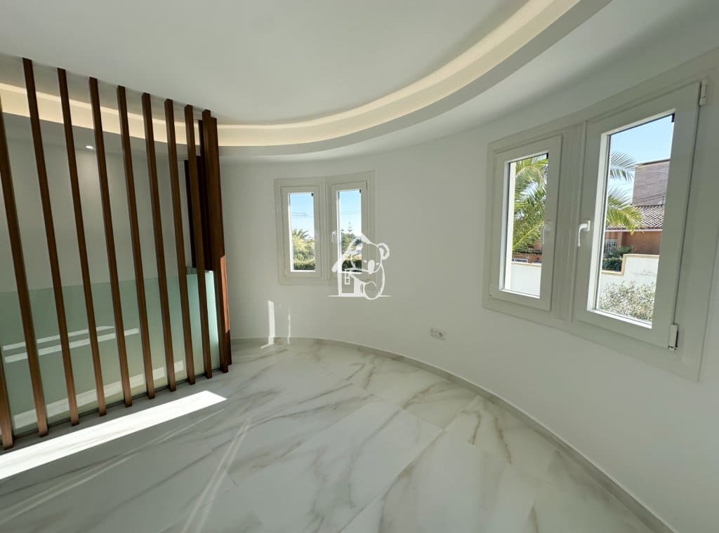 6 quarto Moradia para venda em Torrevieja com piscina garagem - 665 000 € (Ref: 9627027)