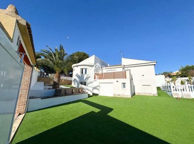 6 quarto Moradia para venda em Los Balcones - Los Altos, Torrevieja com piscina garagem - 665 000 € (Ref: 9627027)