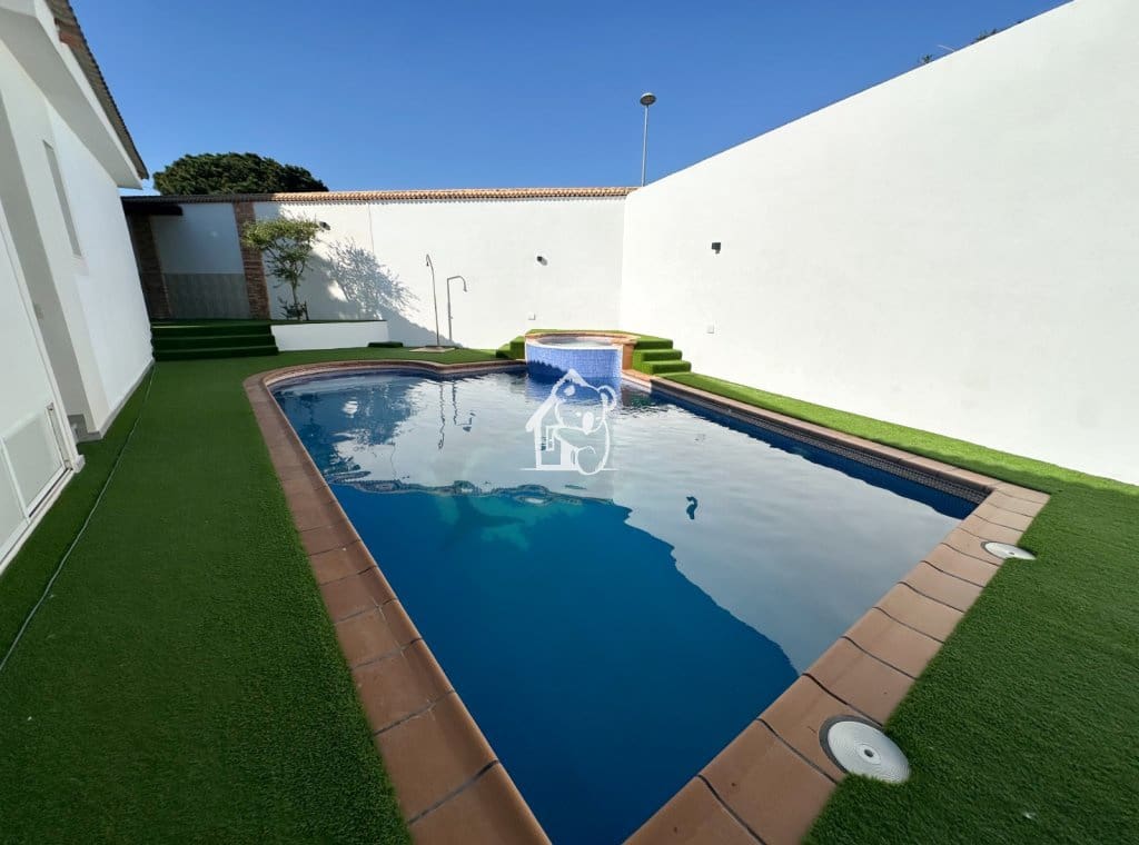 6 quarto Moradia para venda em Torrevieja com piscina garagem - 665 000 € (Ref: 9627027)