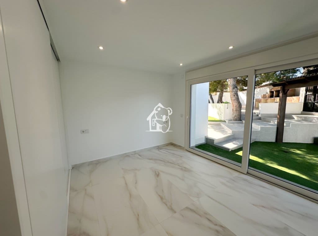 6 quarto Moradia para venda em Torrevieja com piscina garagem - 665 000 € (Ref: 9627027)