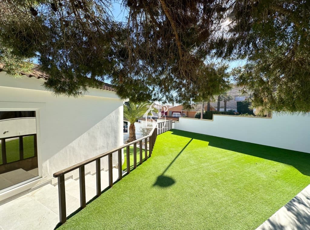 6 quarto Moradia para venda em Torrevieja com piscina garagem - 665 000 € (Ref: 9627027)