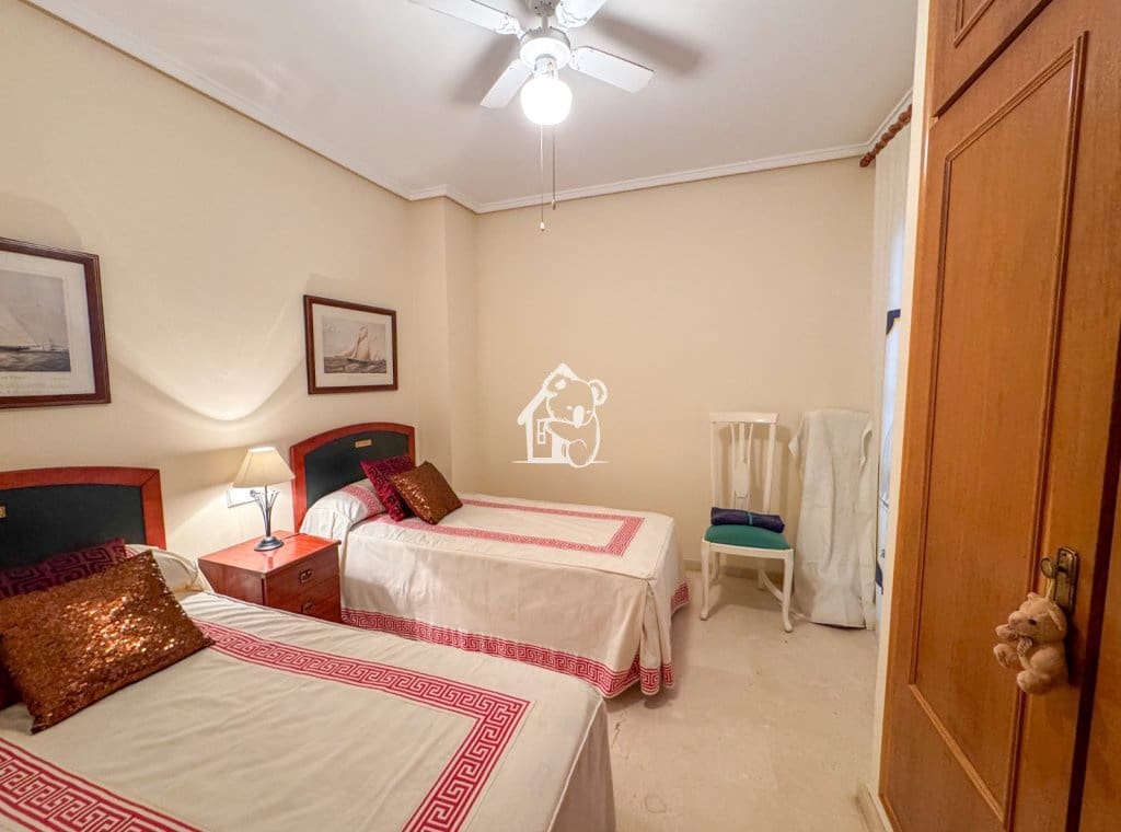 2 Zimmer Apartment zu vermieten in Torrevieja - 850 € (Ref: 9629413)