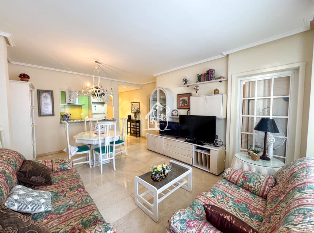 2 Zimmer Apartment zu vermieten in Torrevieja - 850 € (Ref: 9629413)