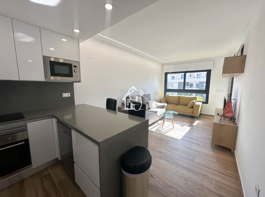 2 slaapkamer Appartement te huur in Villamartin met zwembad garage - € 1.200 (Ref: 9632914)