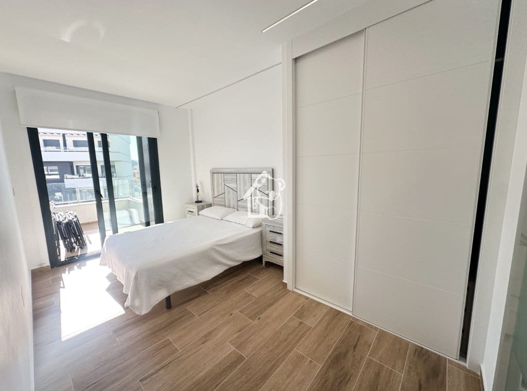 2 slaapkamer Appartement te huur in Villamartin met zwembad garage - € 1.200 (Ref: 9632914)