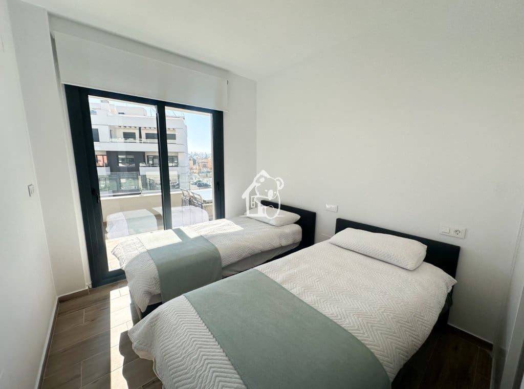 2 slaapkamer Appartement te huur in Villamartin met zwembad garage - € 1.200 (Ref: 9632914)