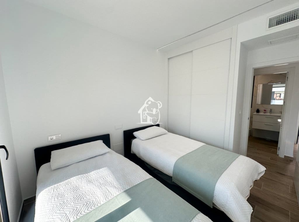 2 slaapkamer Appartement te huur in Villamartin met zwembad garage - € 1.200 (Ref: 9632914)