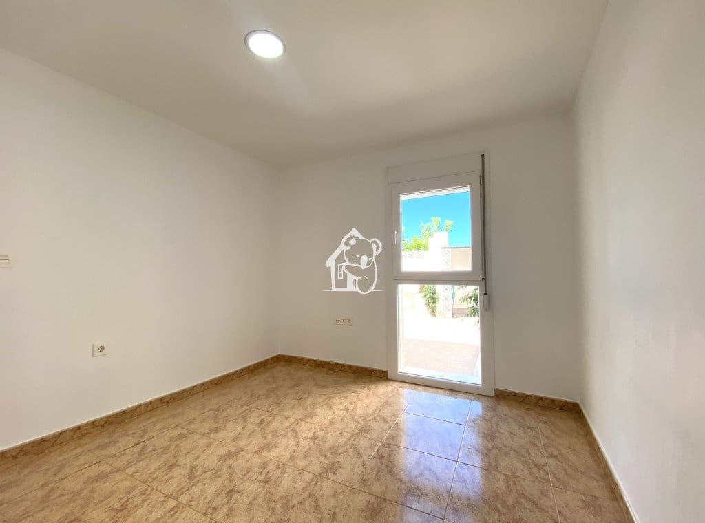 Casa de 3 habitaciones en Arneva en venta - 80.000 € (Ref: 9638932)