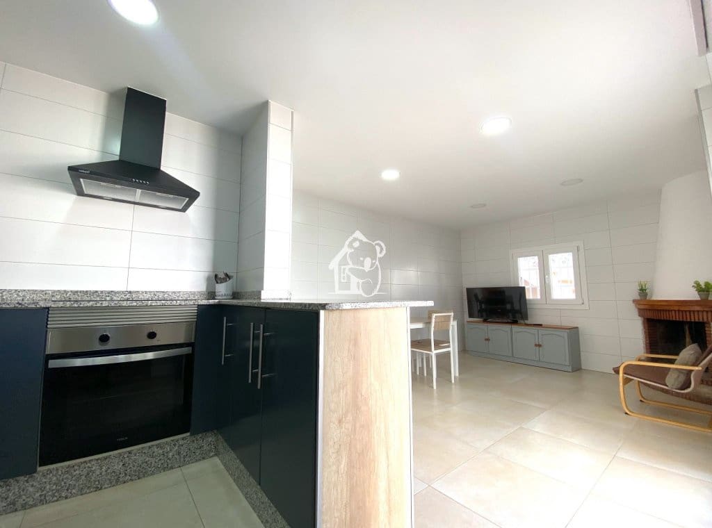 Casa de 3 habitaciones en Arneva en venta - 80.000 € (Ref: 9638932)