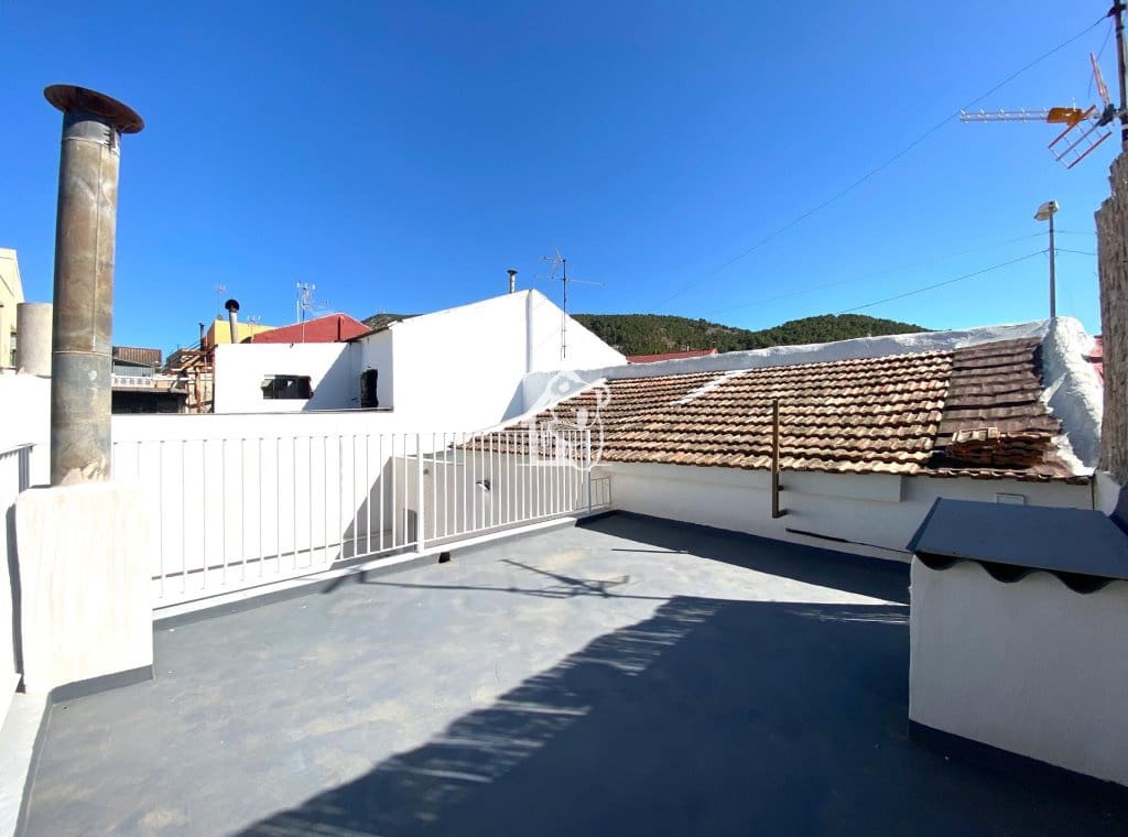 Casa de 3 habitaciones en Arneva en venta - 80.000 € (Ref: 9638932)