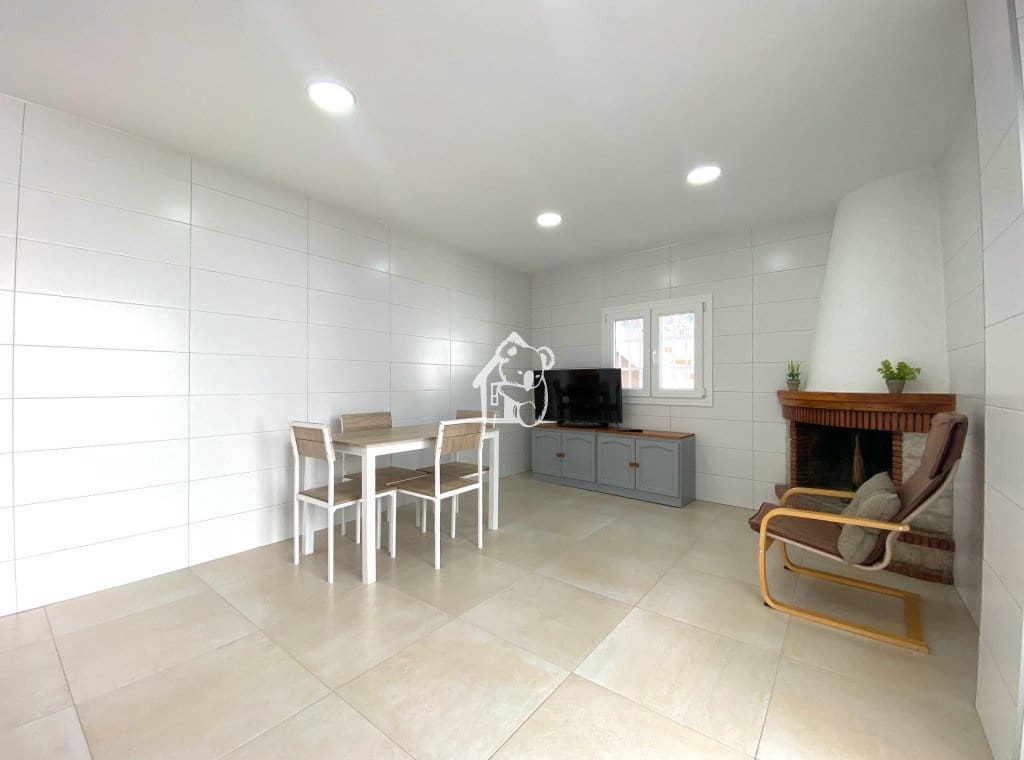 Casa de 3 habitaciones en Arneva en venta - 80.000 € (Ref: 9638932)