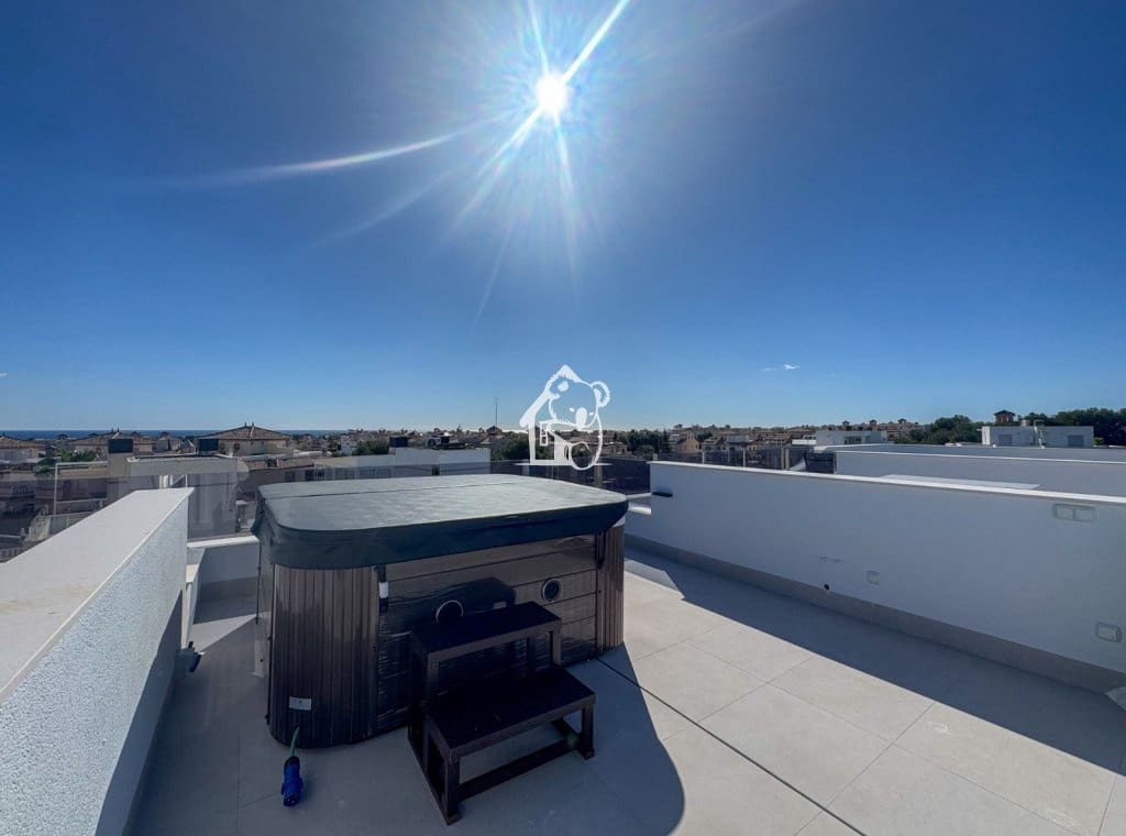 3 bedroom Townhouse for sale in Cabo Roig with pool - € 350,000 (Ref: 9650972)