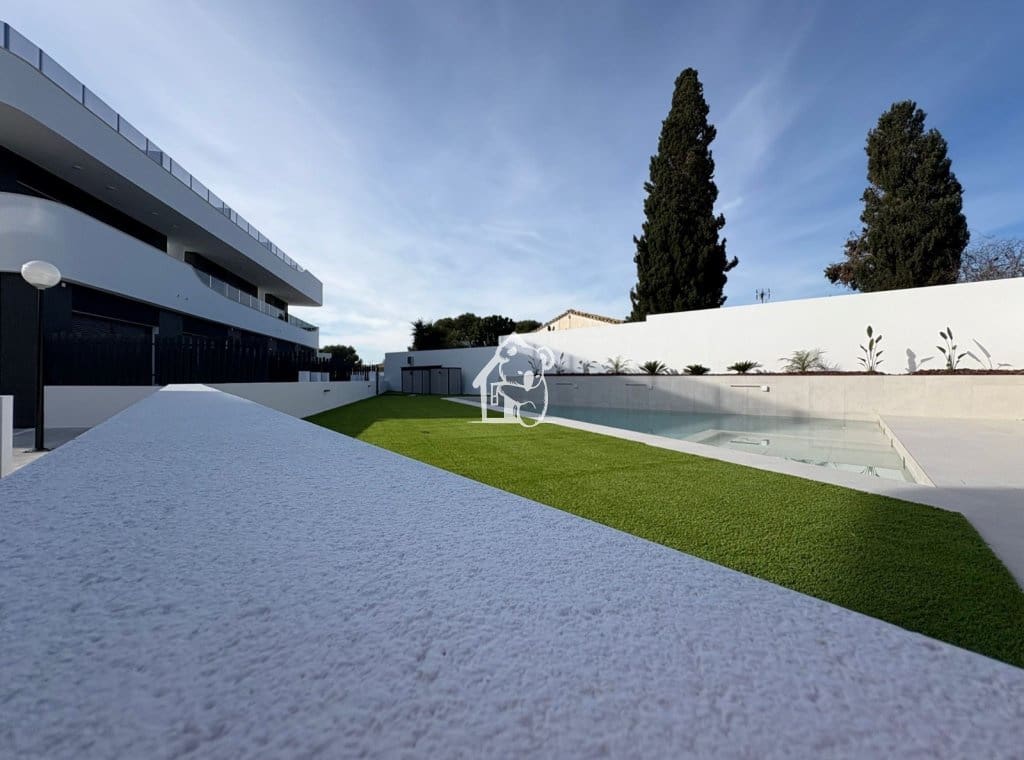 3 bedroom Townhouse for sale in Cabo Roig with pool - € 350,000 (Ref: 9650972)