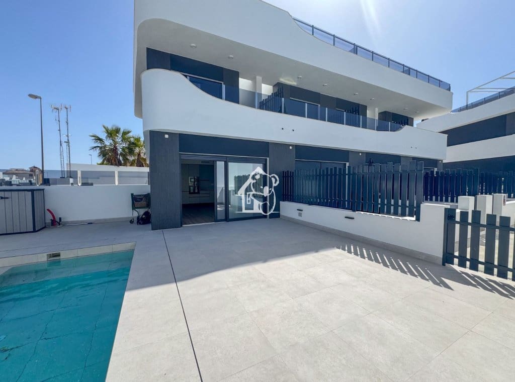 3 bedroom Townhouse for sale in Cabo Roig with pool - € 400,000 (Ref: 9650972)