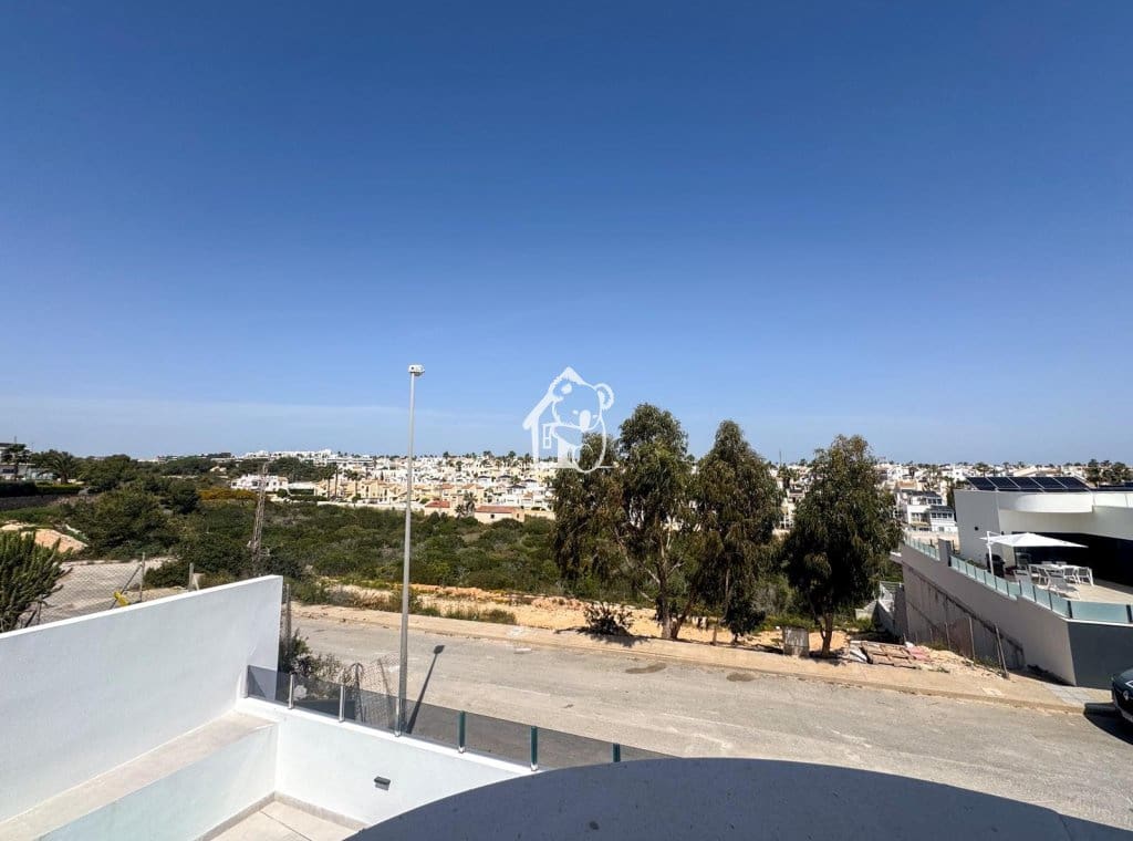 3 bedroom Townhouse for sale in Cabo Roig with pool - € 400,000 (Ref: 9650972)