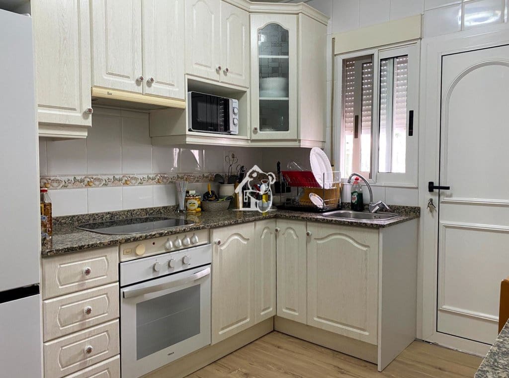 4 quarto Moradia para arrendar em Torrevieja com piscina - 2 100 € (Ref: 9650973)