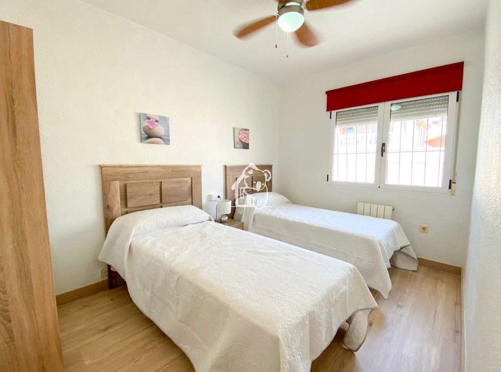 4 quarto Moradia para arrendar em Torrevieja com piscina - 2 100 € (Ref: 9650973)